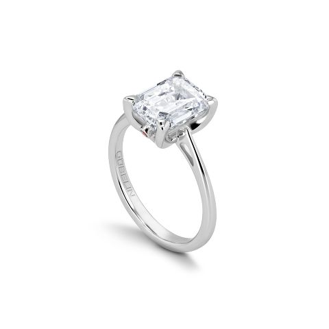 Solitaire ring with diamond