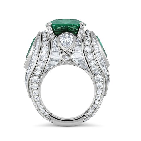 戒指镶嵌祖母绿