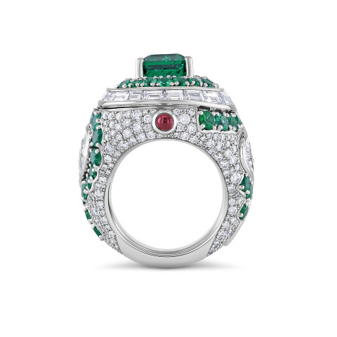 Ring  with emerald