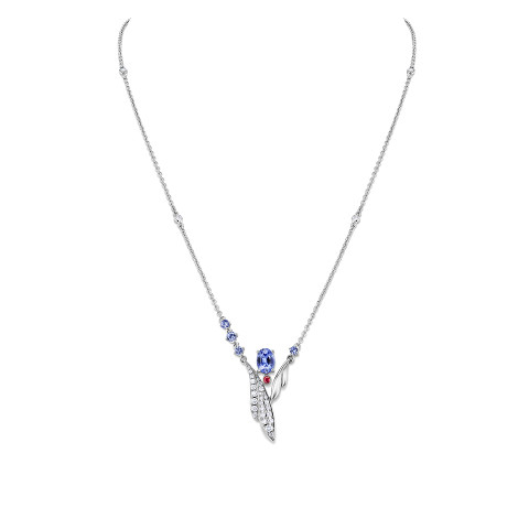 Necklace with sapphires