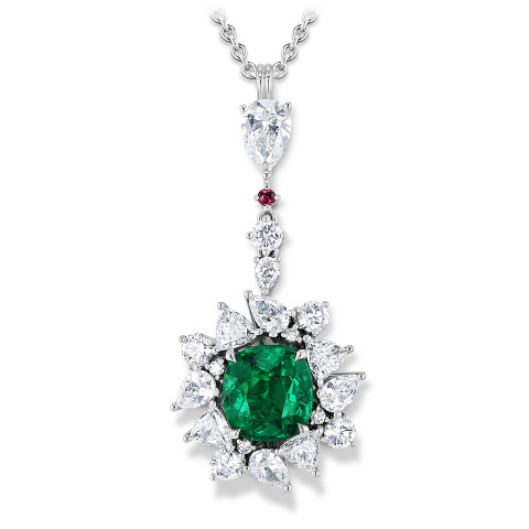 Necklace with emerald