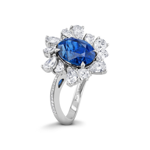 戒指镶嵌蓝宝石