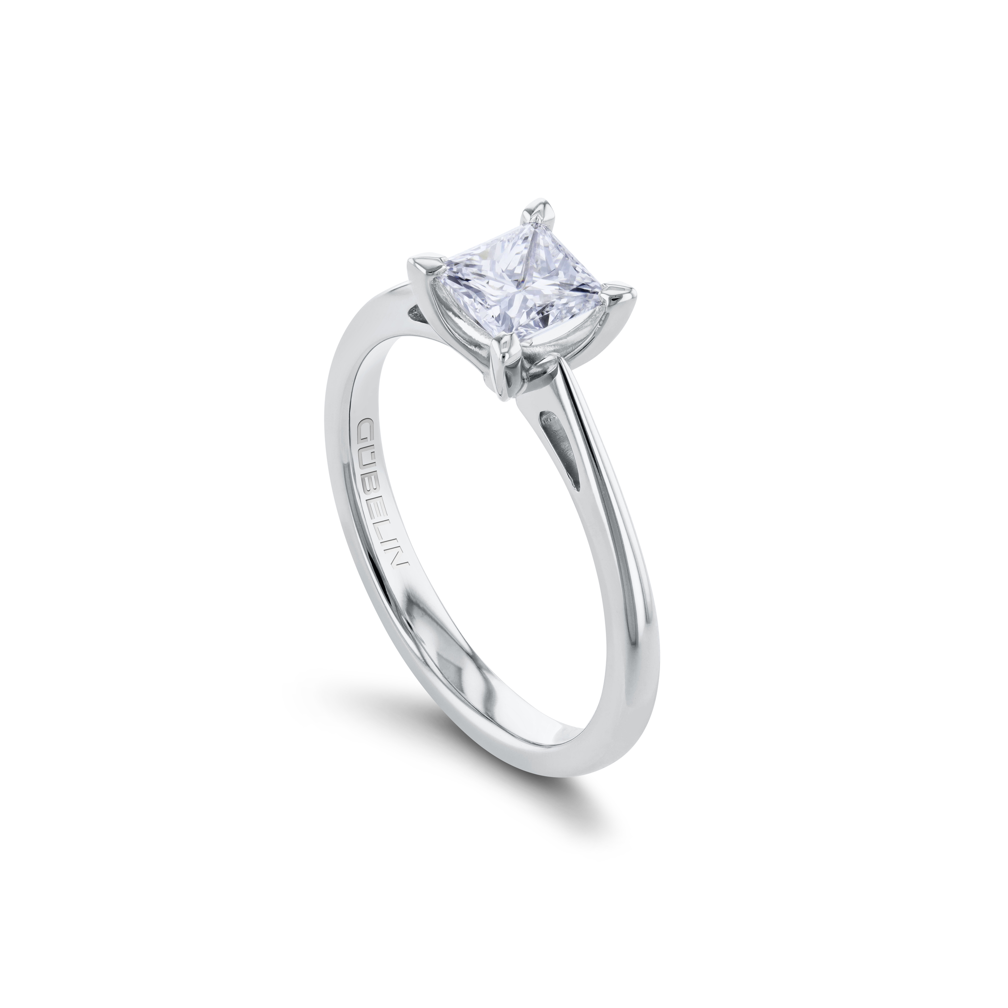 Solitaire ring with diamond